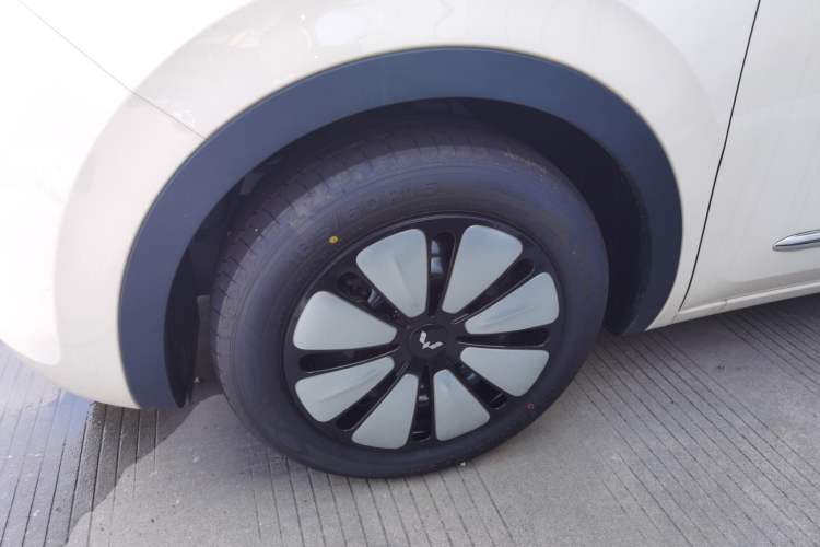Used Wuling Bingo 2025 333 km Lingxi Connected Version Left Front Wheel Hub