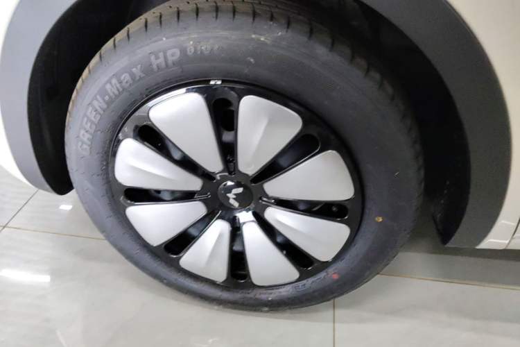 Used Wuling Bingo 2025 333 km Enjoyment Version Left Front Wheel Hub