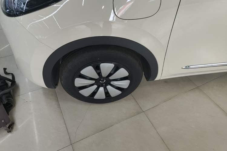 Used Wuling Bingo 2025 333 km Lingxi Deluxe Edition Left Front Wheel Hub