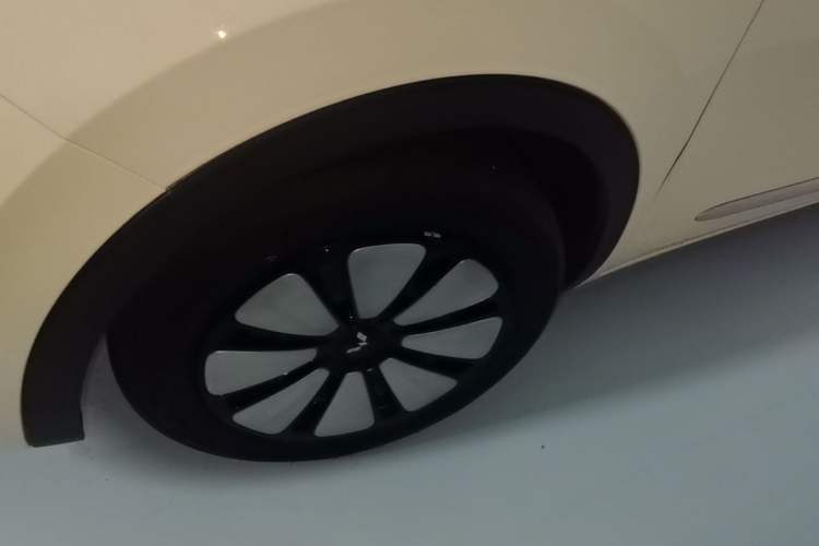 Used Wuling Bingo 2025 333 km Lingxi Connected Version Left Front Wheel Hub