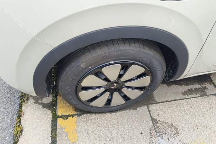Used Wuling Bingo 2025 333 km Enjoyment Version Left Front Wheel Hub