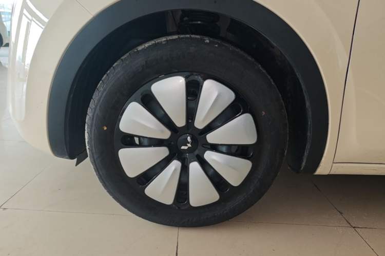 Used Wuling Bingo 2025 333 km Lingxi Deluxe Edition Left Front Wheel Hub
