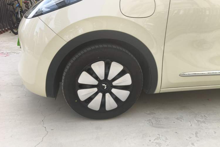 Used Wuling Bingo 2025 333 km Lingxi Deluxe Edition Left Front Wheel Hub