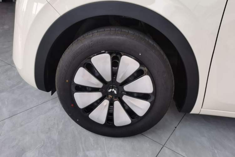 Used Wuling Bingo 2025 333 km Enjoyment Version Left Front Wheel Hub