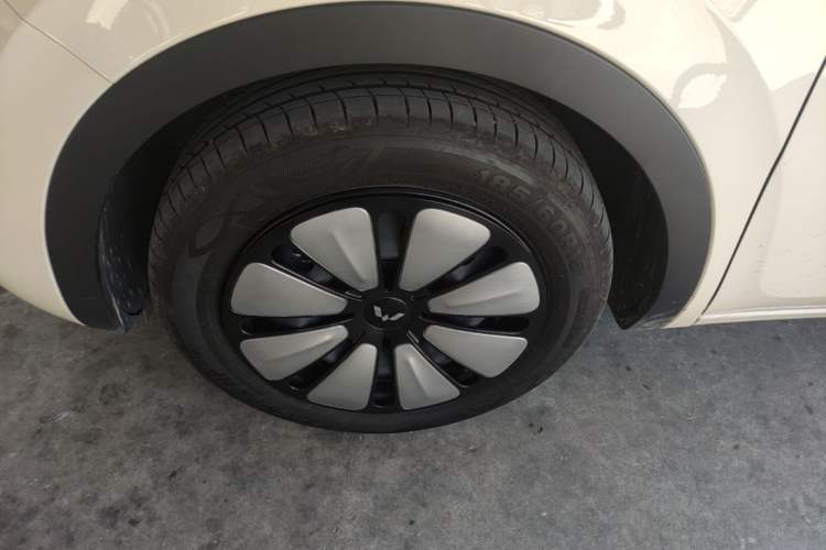 Used Wuling Bingo 2025 333 km Lingxi Deluxe Edition Left Front Wheel Hub
