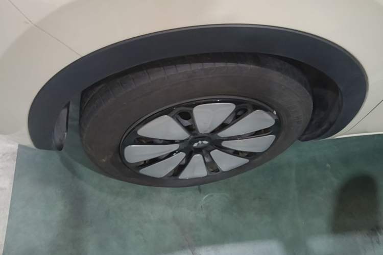 Used Wuling Bingo 2025 410 km Lingxi Deluxe Edition Left Front Wheel Hub