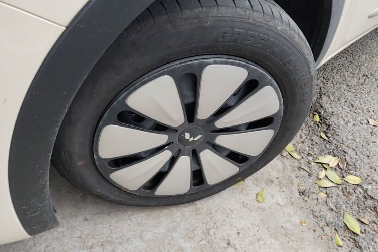 Used Wuling Bingo 2025 333 km Lingxi Connected Version Left Front Wheel Hub