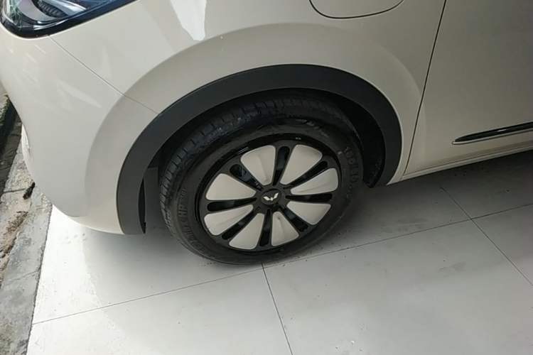 Used Wuling Bingo 2025 333 km Lingxi Connected Version Left Front Wheel Hub
