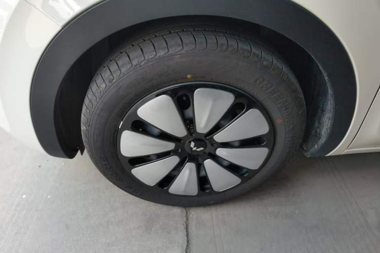 Used Wuling Bingo 2025 333 km Lingxi Connected Version Left Front Wheel Hub