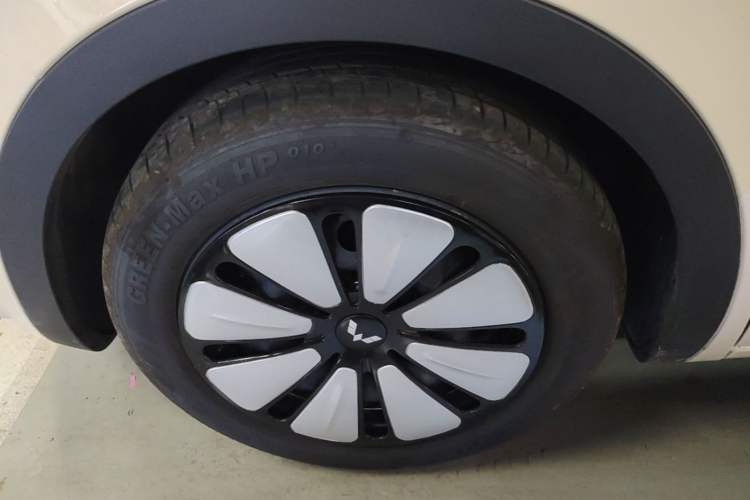 Used Wuling Bingo 2025 333 km Lingxi Deluxe Edition Left Front Wheel Hub