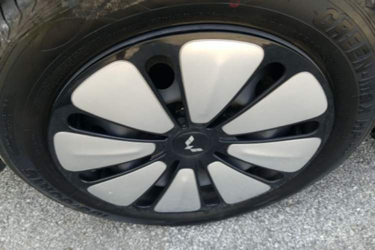 Used Wuling Bingo 2025 333 km Lingxi Connected Version Left Front Wheel Hub