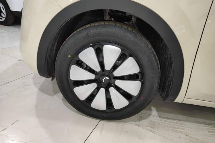Used Wuling Bingo 2025 333 km Enjoyment Version Left Front Wheel Hub