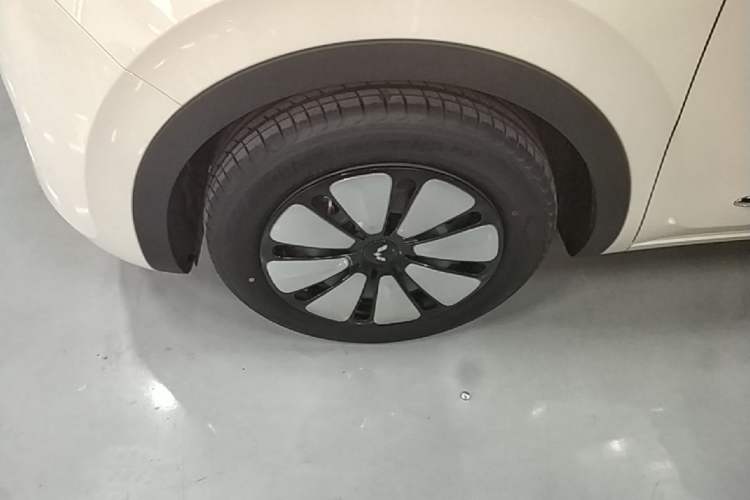 Used Wuling Bingo 2025 410 km Lingxi Deluxe Edition Left Front Wheel Hub