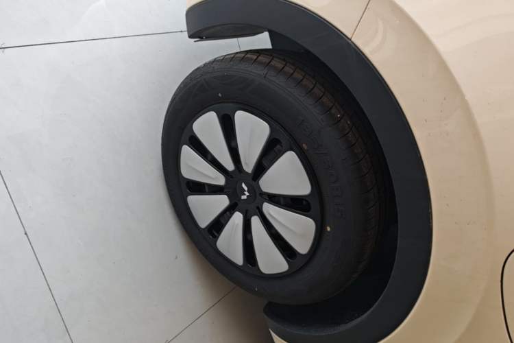 Used Wuling Bingo 2025 333 km Enjoyment Version Left Front Wheel Hub
