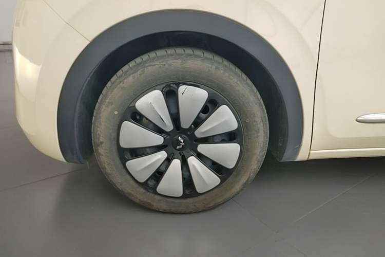 Used Wuling Bingo 2025 410 km Lingxi Deluxe Edition Left Front Wheel Hub