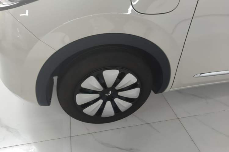 Used Wuling Bingo 2025 333 km Lingxi Connected Version Left Front Wheel Hub