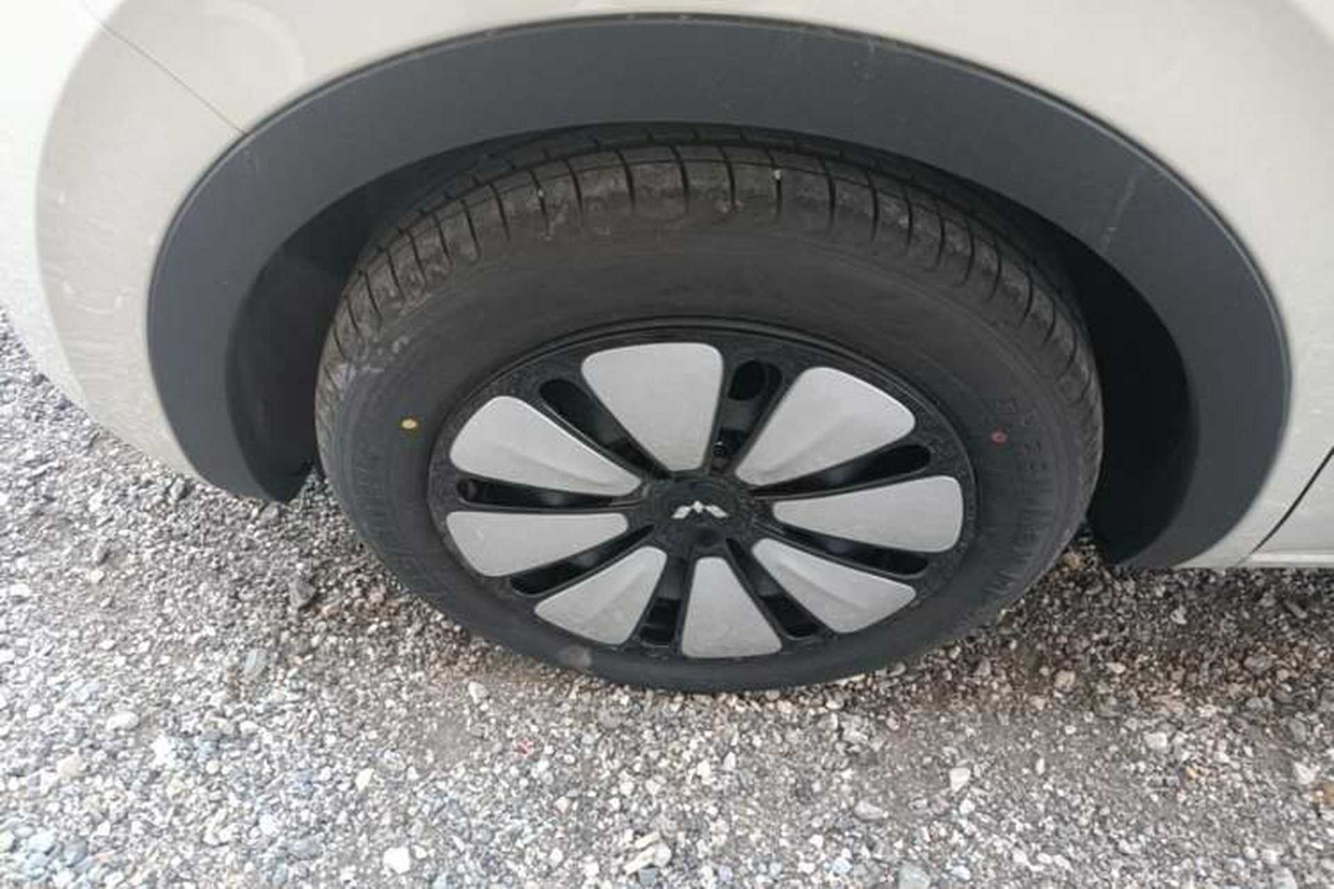 Used Wuling Bingo 2025 333 km Lingxi Connected Version Left Front Wheel Hub