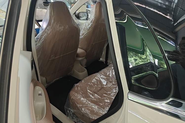 Used Wuling Bingo 2025 333 km Lingxi Connected Version Left Rear Seat
