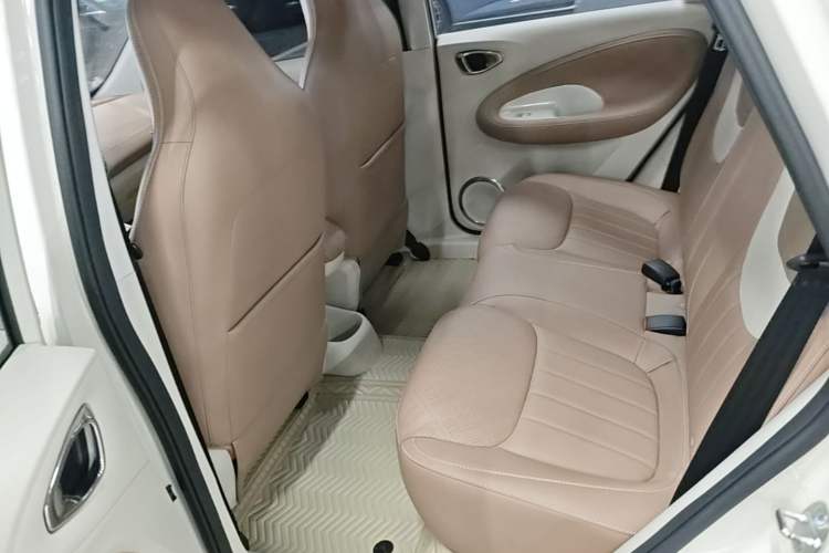 Used Wuling Bingo 2025 333 km Lingxi Deluxe Edition Left Rear Seat
