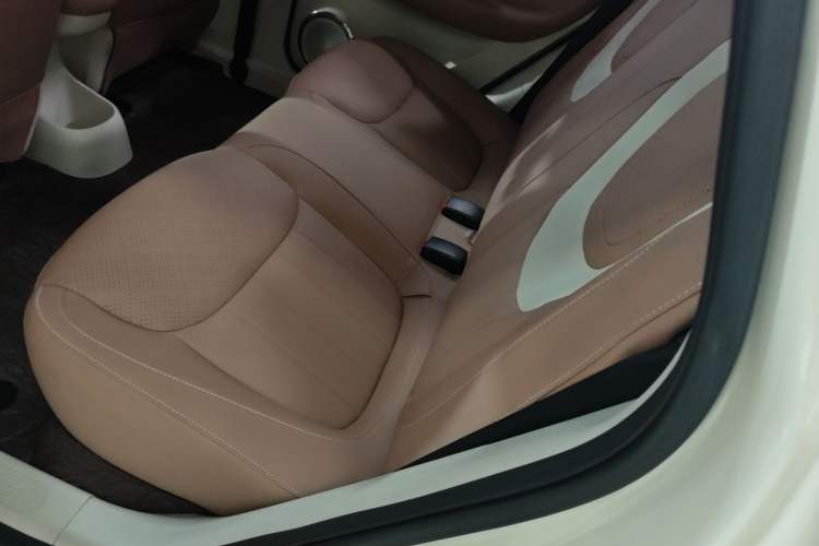Used Wuling Bingo 2025 333 km Lingxi Connected Version Left Rear Seat