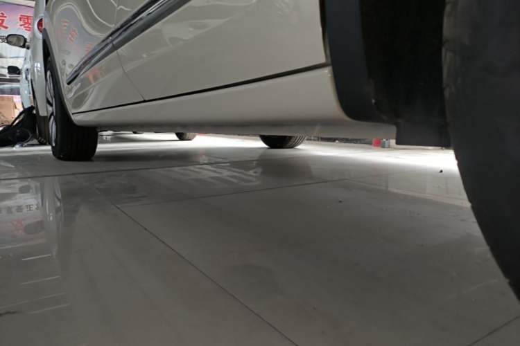 Used Wuling Bingo 2025 333 km Lingxi Connected Version Left Side Sill