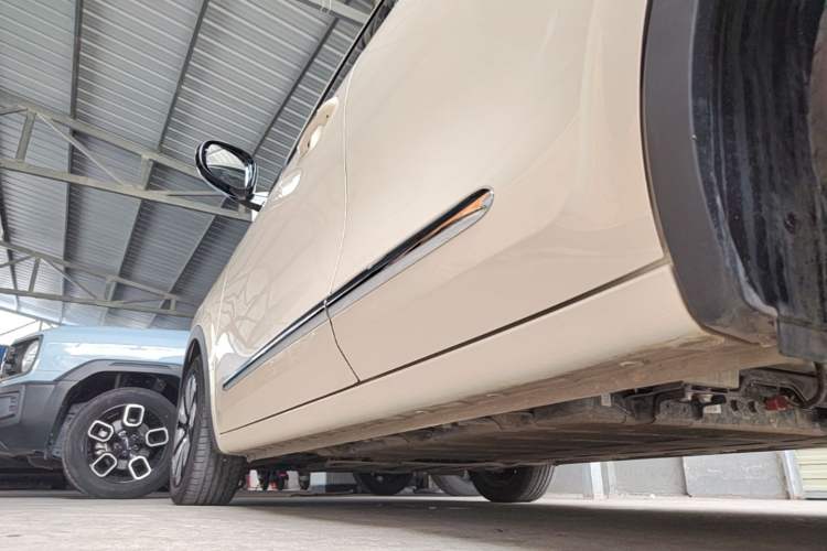Used Wuling Bingo 2025 333 km Lingxi Connected Version Left Side Sill