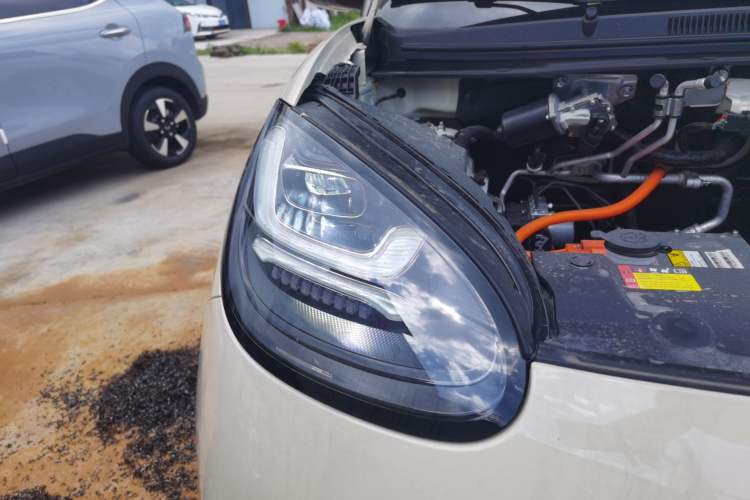 Used Wuling Bingo 2025 333 km Lingxi Connected Version Right Front Headlight