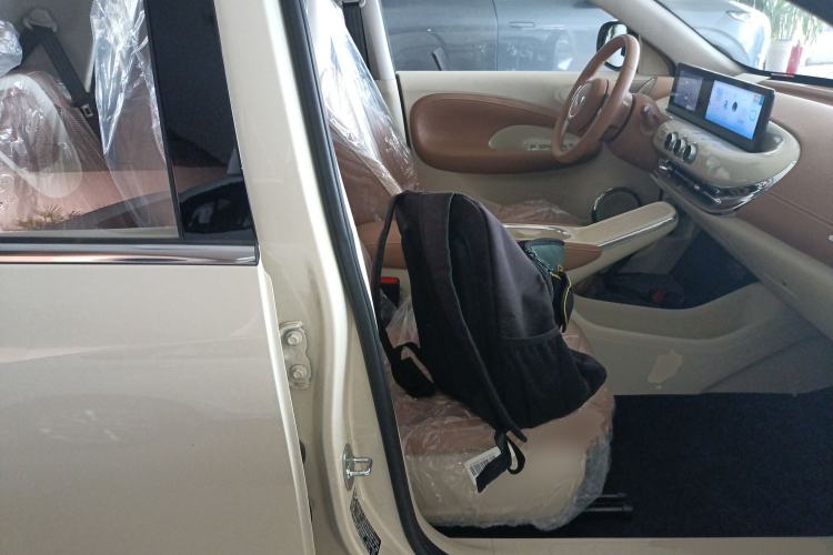 Used Wuling Bingo 2025 333 km Enjoyment Version Right Front Seat