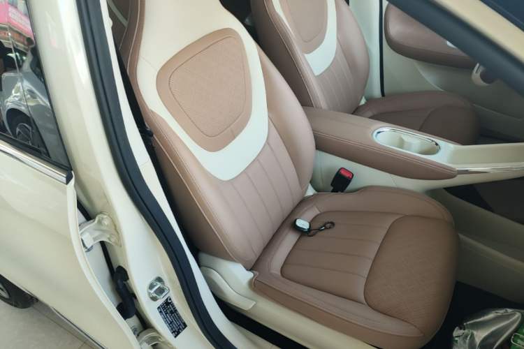 Used Wuling Bingo 2025 333 km Enjoyment Version Right Front Seat