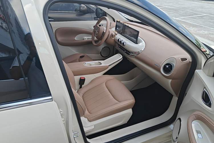 Used Wuling Bingo 2025 333 km Enjoyment Version Right Front Seat