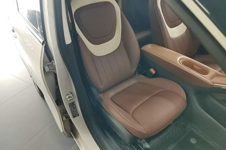 Used Wuling Bingo 2025 333 km Lingxi Connected Version Right Front Seat