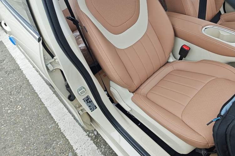 Used Wuling Bingo 2025 333 km Lingxi Connected Version Right Front Seat