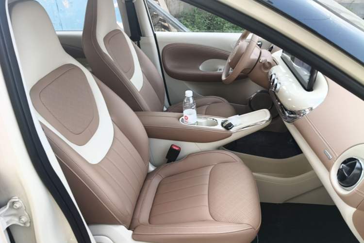 Used Wuling Bingo 2025 333 km Enjoyment Version Right Front Seat