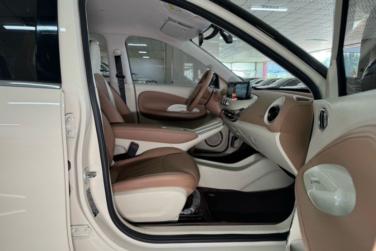 Used Wuling Bingo 2025 333 km Enjoyment Version Right Front Seat