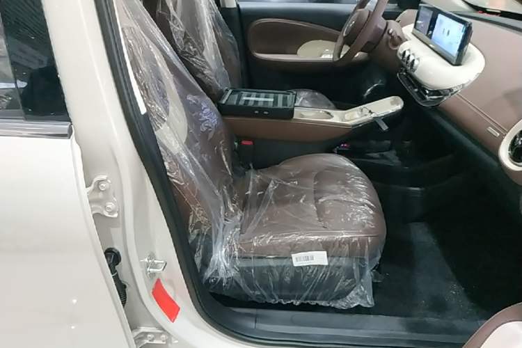 Used Wuling Bingo 2025 333 km Enjoyment Version Right Front Seat