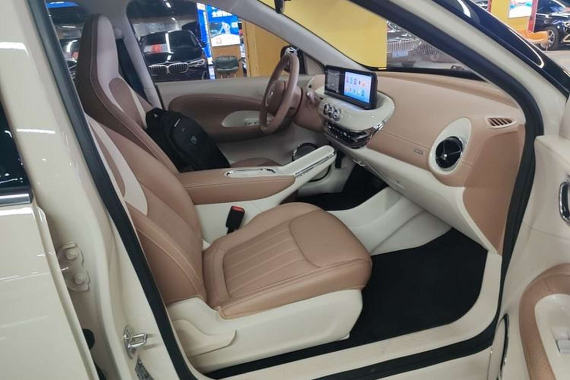 Used Wuling Bingo 2025 333 km Enjoyment Version Right Front Seat