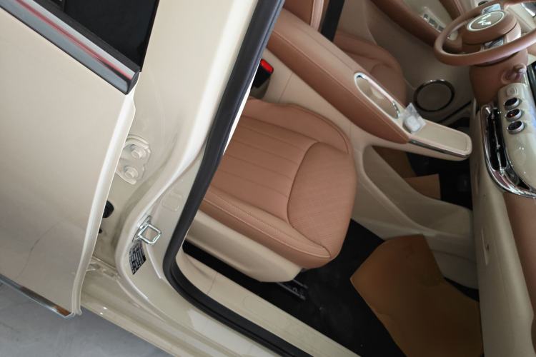 Used Wuling Bingo 2025 333 km Enjoyment Version Right Front Seat