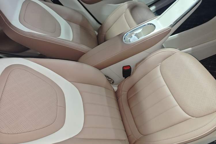 Used Wuling Bingo 2025 333 km Lingxi Connected Version Right Front Seat