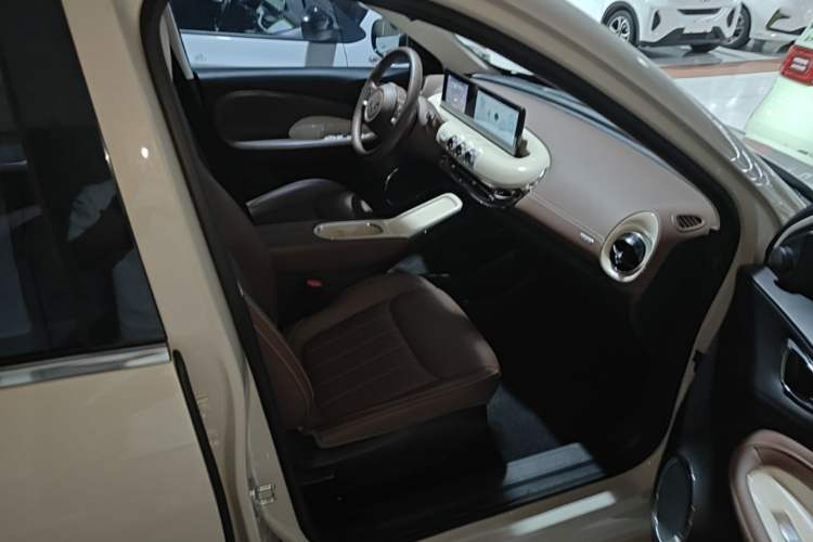 Used Wuling Bingo 2025 333 km Enjoyment Version Right Front Seat
