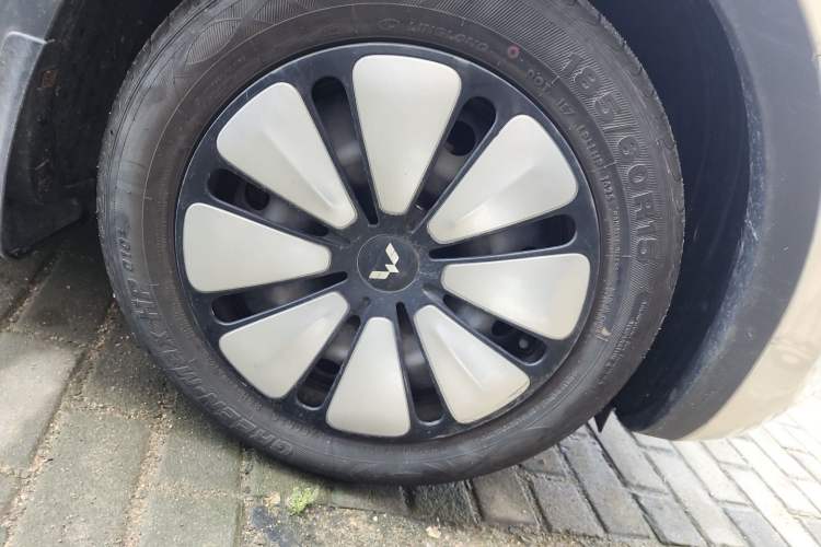 Used Wuling Bingo 2025 333 km Lingxi Connected Version Right Front Wheel Hub