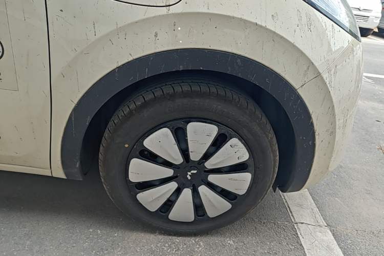 Used Wuling Bingo 2025 410 km Lingxi Deluxe Edition Right Front Wheel Hub