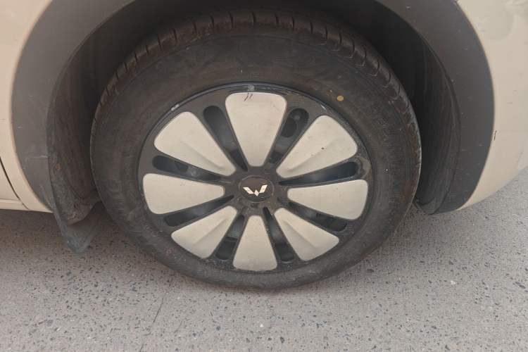 Used Wuling Bingo 2025 333 km Lingxi Connected Version Right Front Wheel Hub