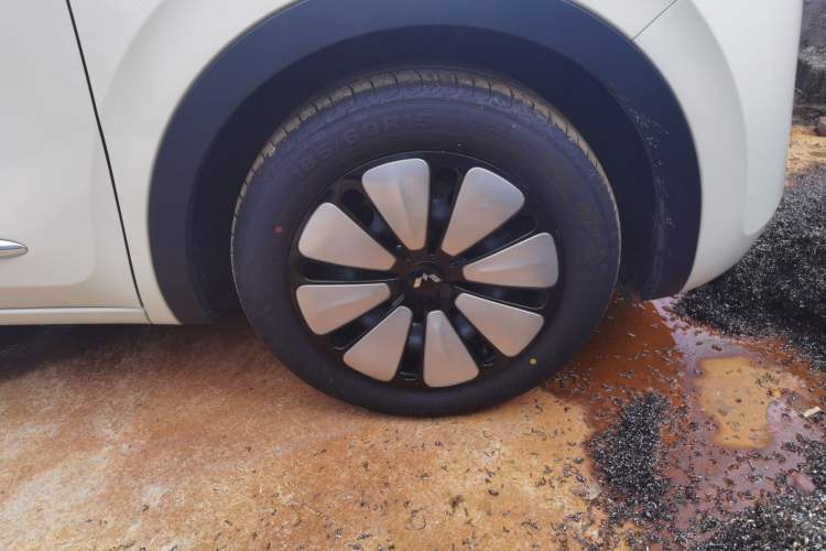 Used Wuling Bingo 2025 333 km Lingxi Connected Version Right Front Wheel Hub