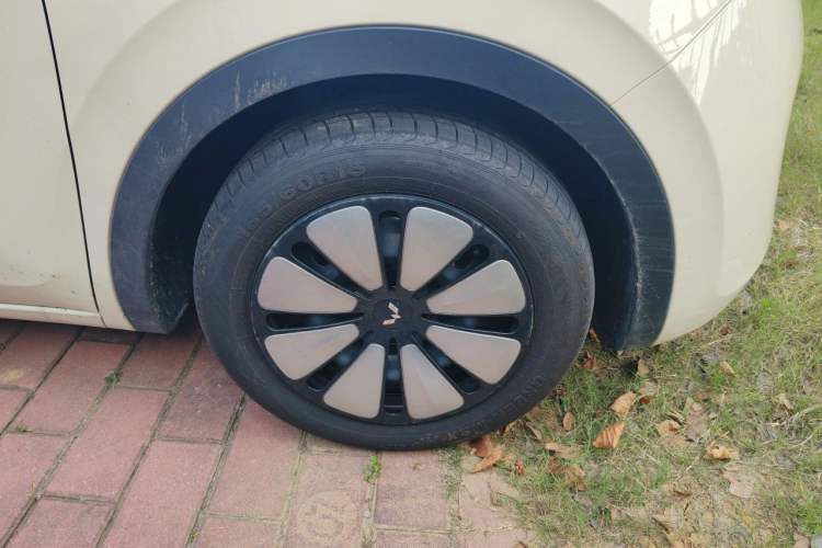 Used Wuling Bingo 2025 333 km Lingxi Connected Version Right Front Wheel Hub