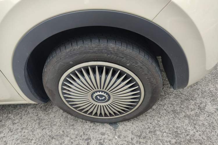 Used Wuling Bingo 2025 333 km Lingxi Deluxe Edition Right Front Wheel Hub