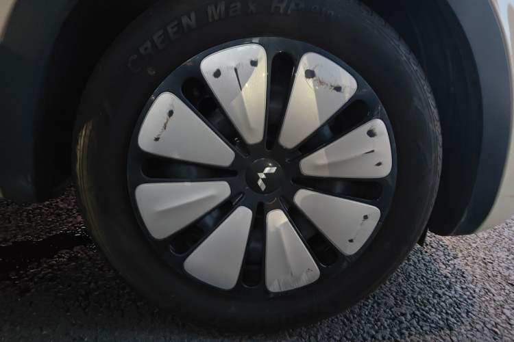 Used Wuling Bingo 2025 333 km Lingxi Connected Version Right Front Wheel Hub