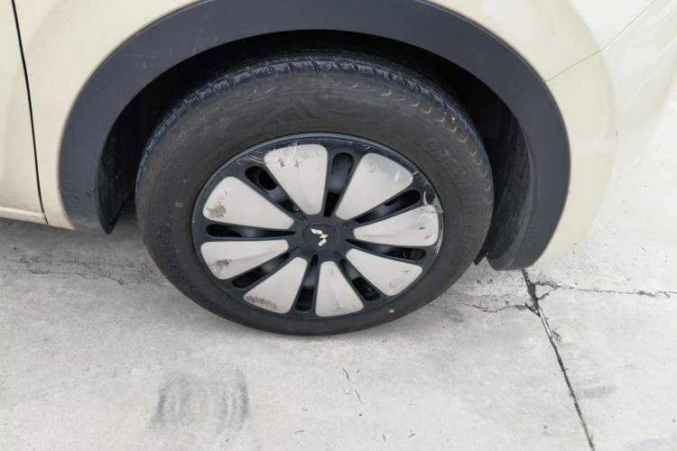 Used Wuling Bingo 2025 410 km Lingxi Deluxe Edition Right Front Wheel Hub