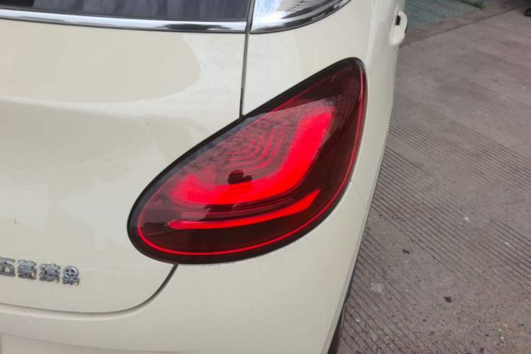 Used Wuling Bingo 2025 333 km Lingxi Connected Version Right Rear Taillight