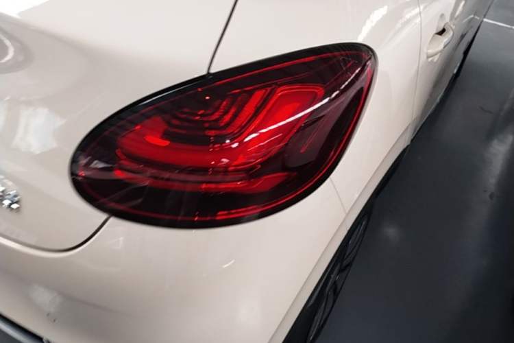 Used Wuling Bingo 2025 333 km Lingxi Deluxe Edition Right Rear Taillight