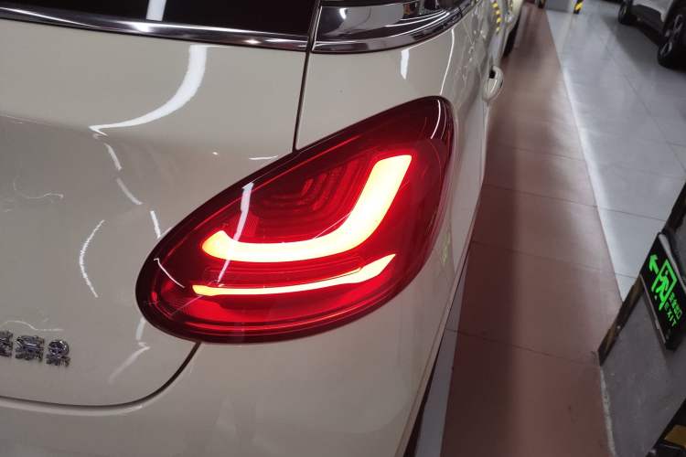 Used Wuling Bingo 2025 410 km Lingxi Deluxe Edition Right Rear Taillight